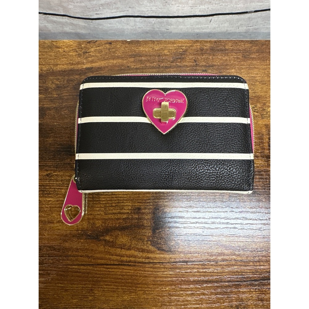 Betsey Johnson‎ Stripe Heart Lock Wallet